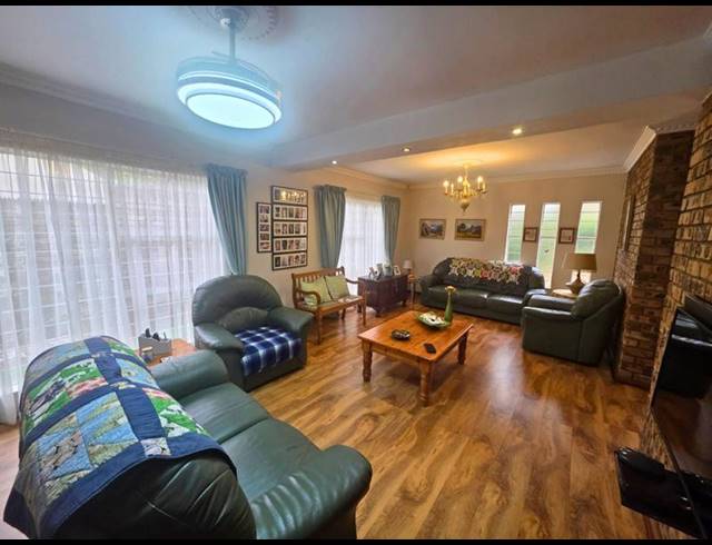 3 BEDROOM TOWNHOUSE FOR SALE IN GLEN MARAIS